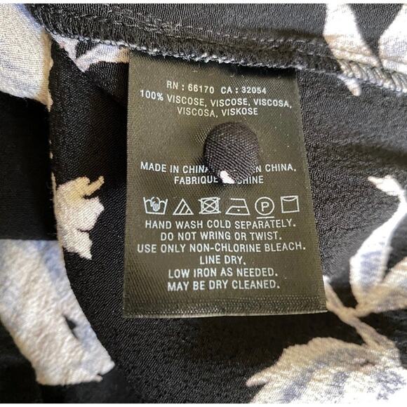 Anthropologie Maeve Button Up Floral Ruffle
Trim Blouse XS Black Short Sleeve - Picture 11 of 11